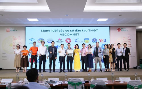 Dong A University cooperates with Eximbank on the training and developing human resources
